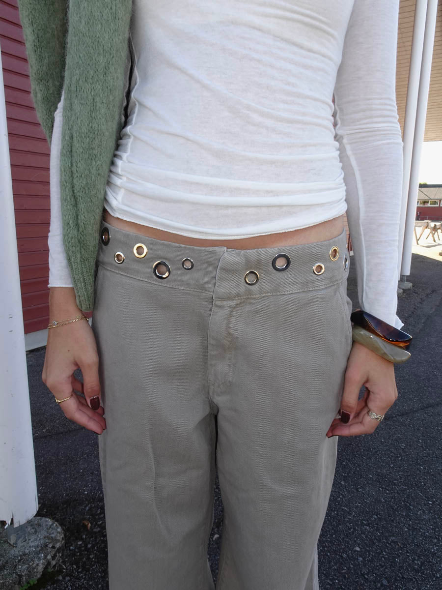 Tanija jeans with ring details – Beige