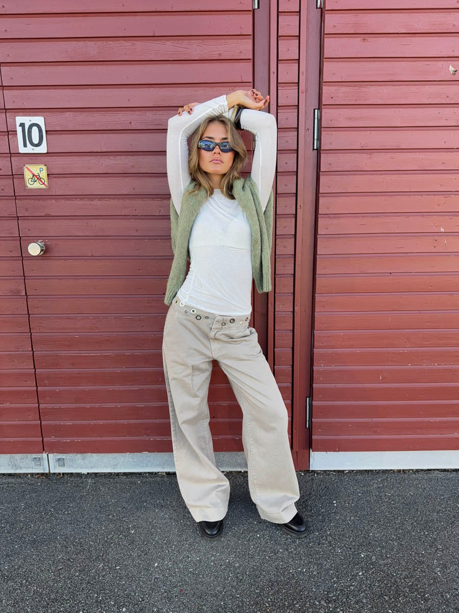 Tanija jeans with ring details – Beige