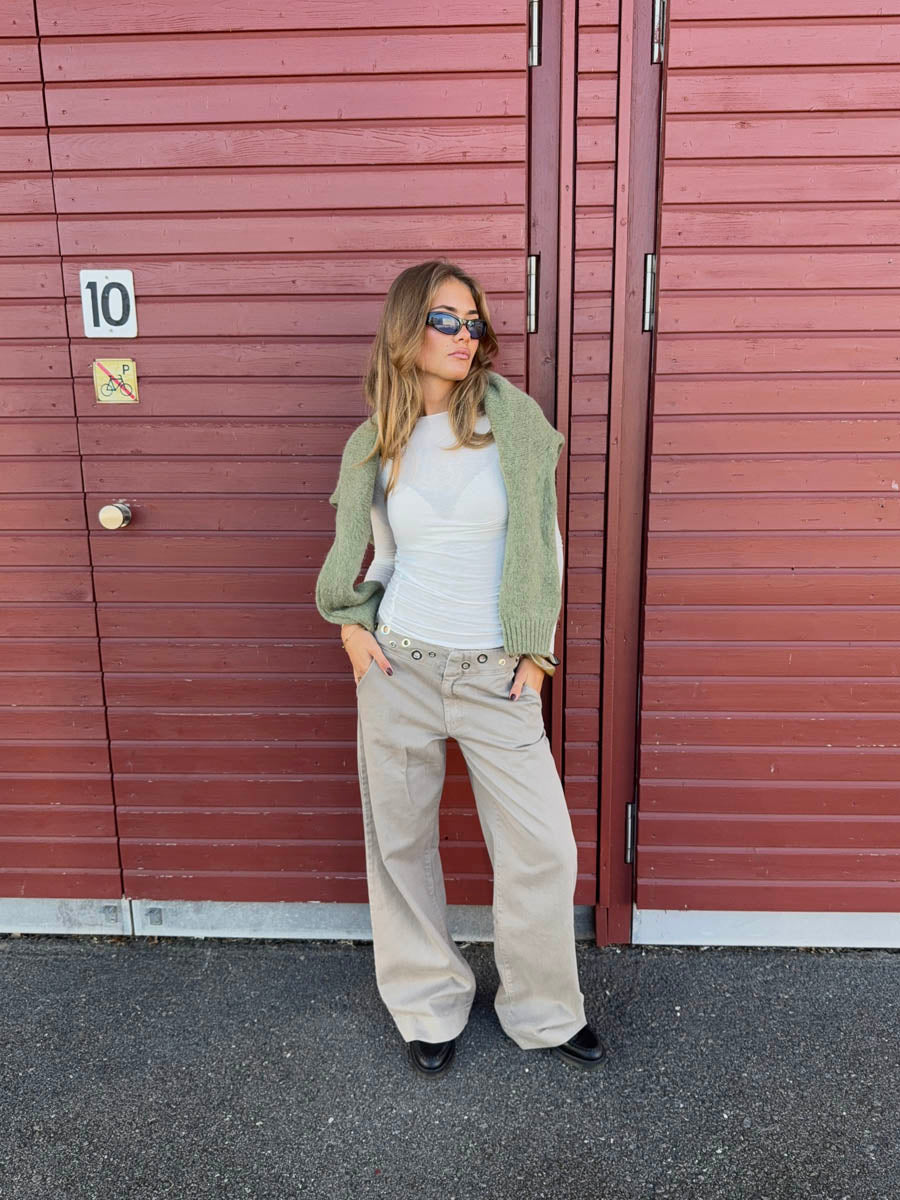 Tanija jeans with ring details – Beige